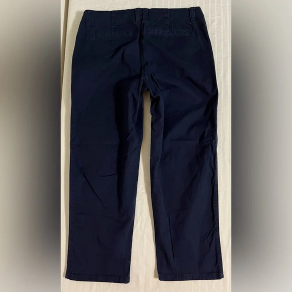 Crown and ivy navy Capri pants. Size 6 - Picture 3 of 11